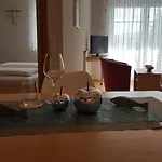 & Restaurant Karpfen ホテル