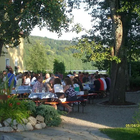 & Restaurant Karpfen ホテル Illmensee