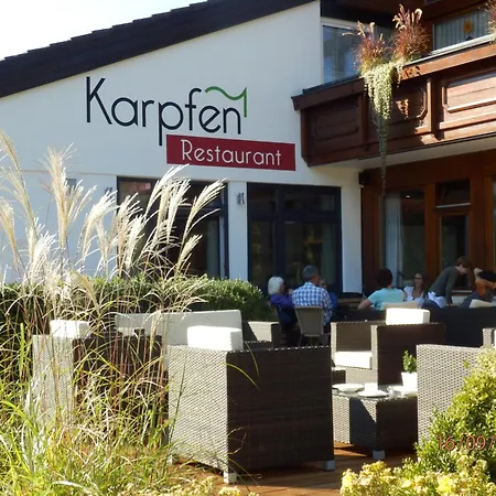& Restaurant Karpfen ホテル